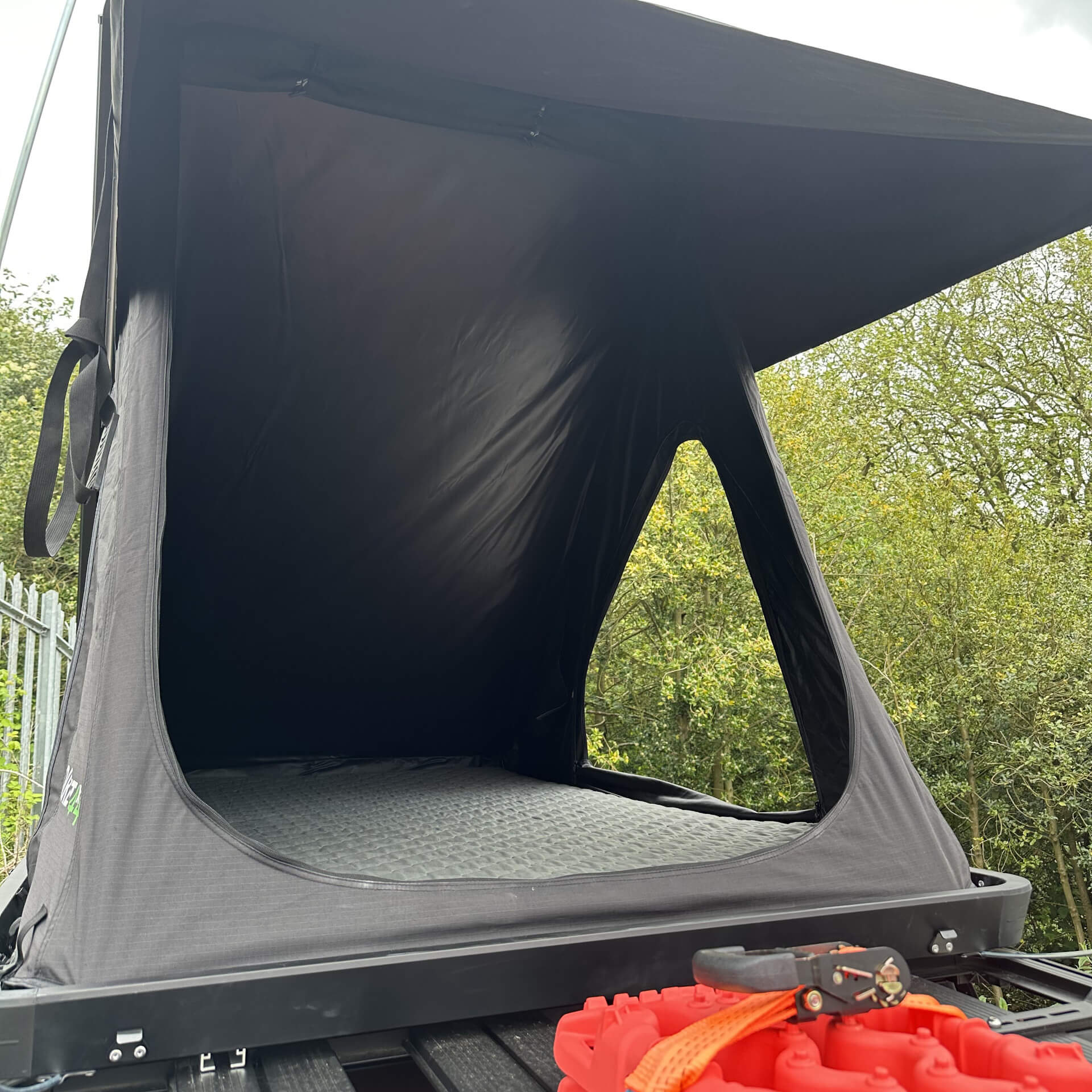 All Black 2 Person Expedition Aluminium Clamshell Roof Top Tent