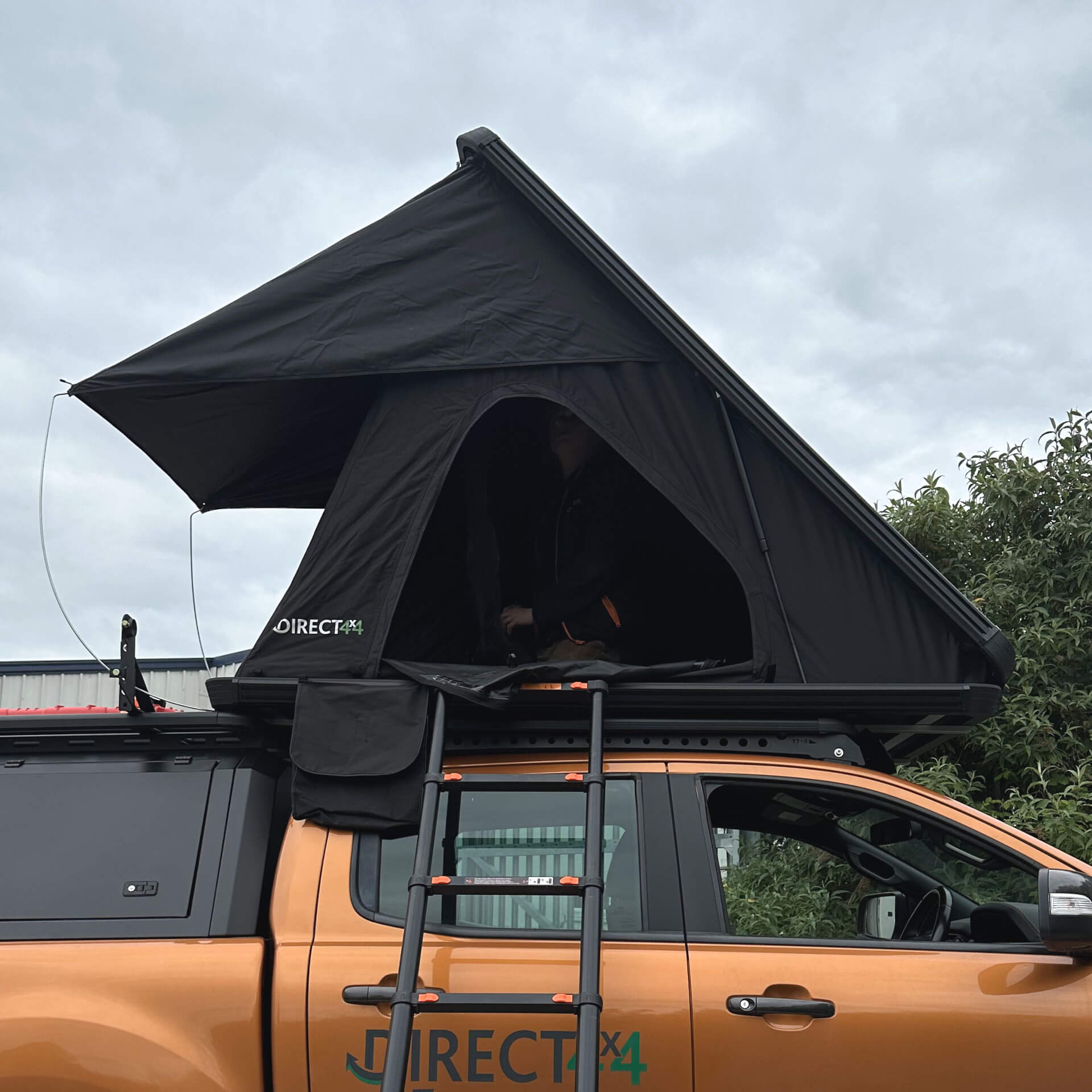 All Black 2 Person Expedition Aluminium Clamshell Roof Top Tent