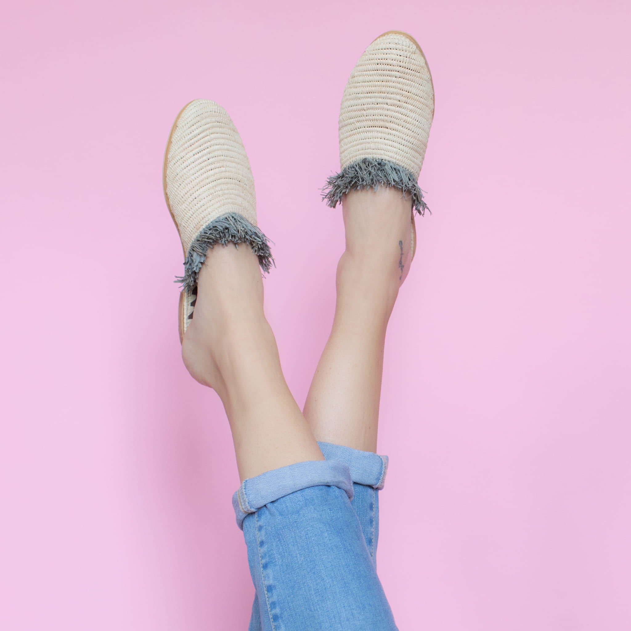 Raffia Slippers with Fringes in Beige, Grey