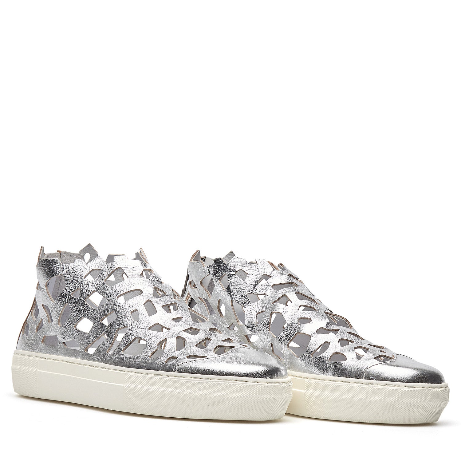 Round Metal Sneakers silver