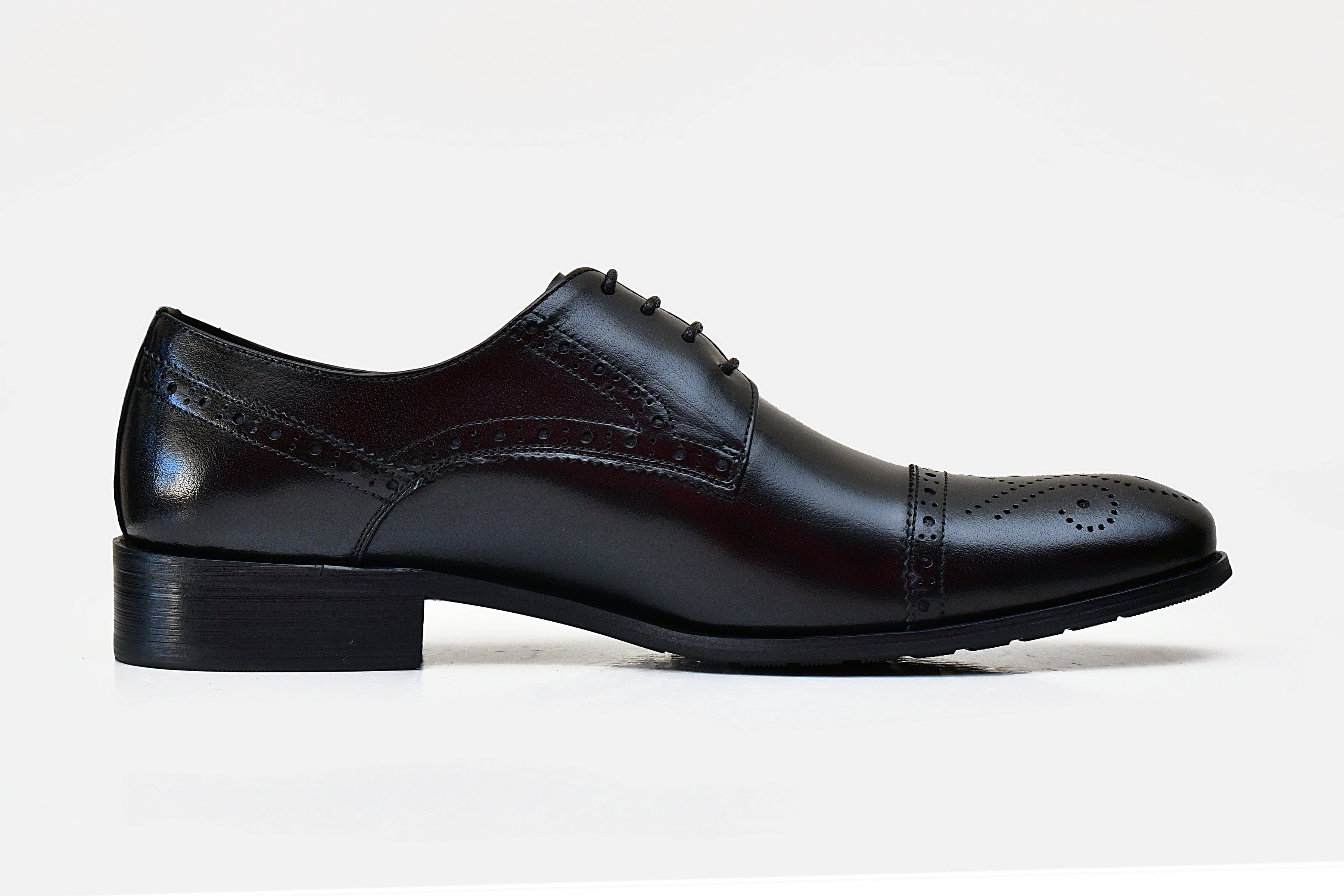 YURINA | Black full brogue oxfords